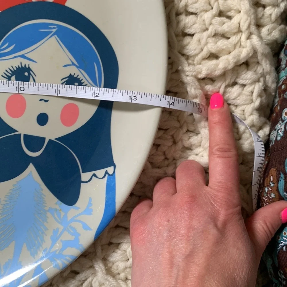 Large circular plastic multicolor Russian Matryoshka stacking doll serving plate - Picture 6 of 6